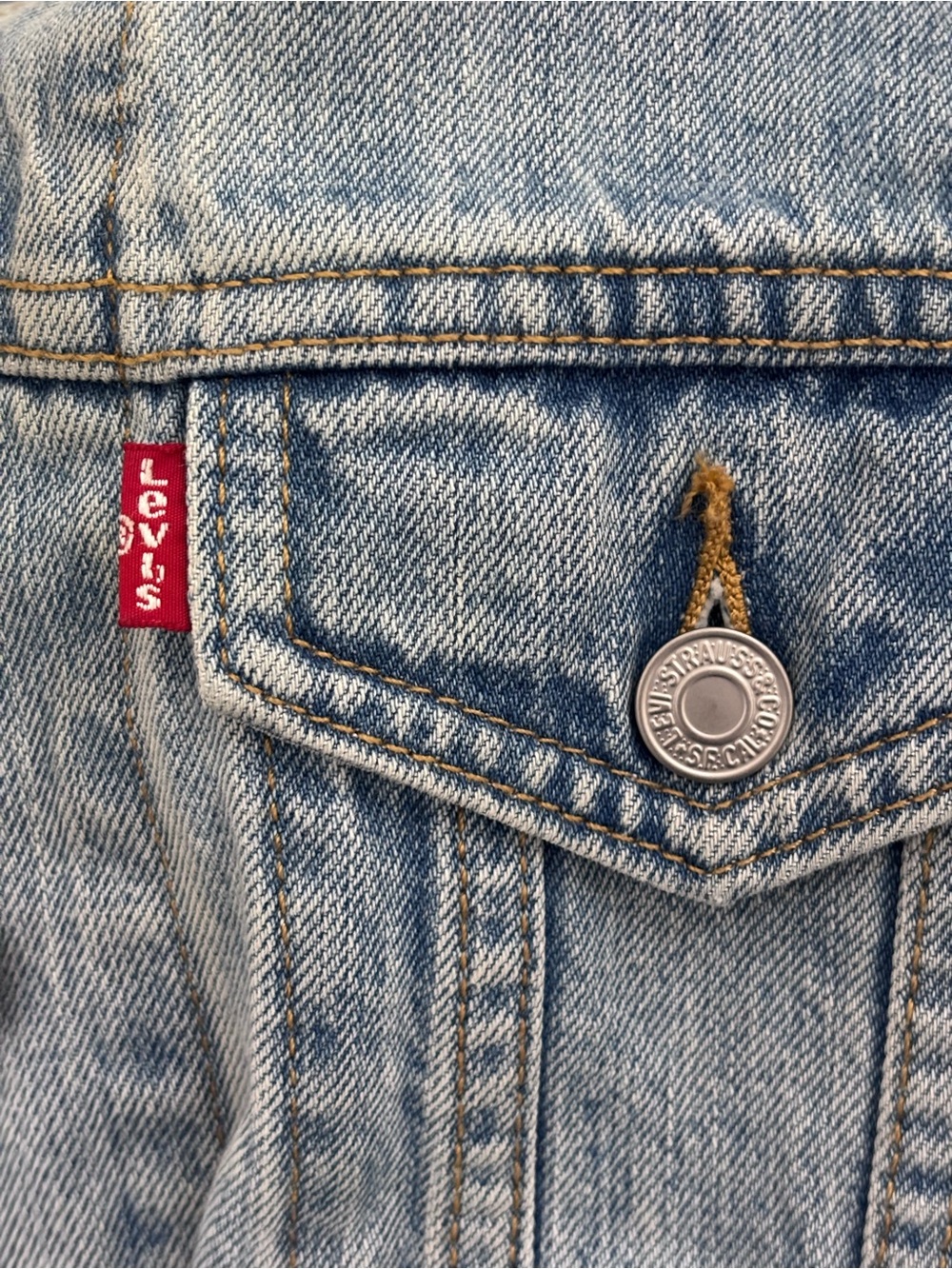✨Levi’s✨ Embroidered Poppy Denim Jacket - Picture 6 of 7